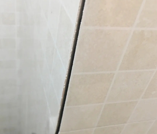 会宁瓷砖空鼓维修公司分享阳台瓷砖脱落的修复过程可以分为以下几个步骤