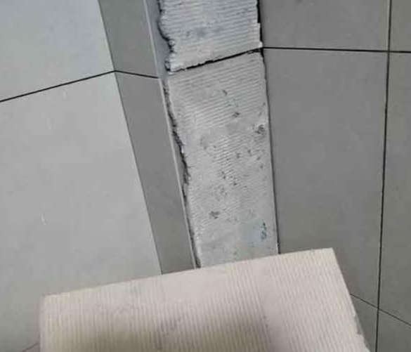 会宁瓷砖空鼓维修公司分享下厨房瓷砖脱落的补救措施。